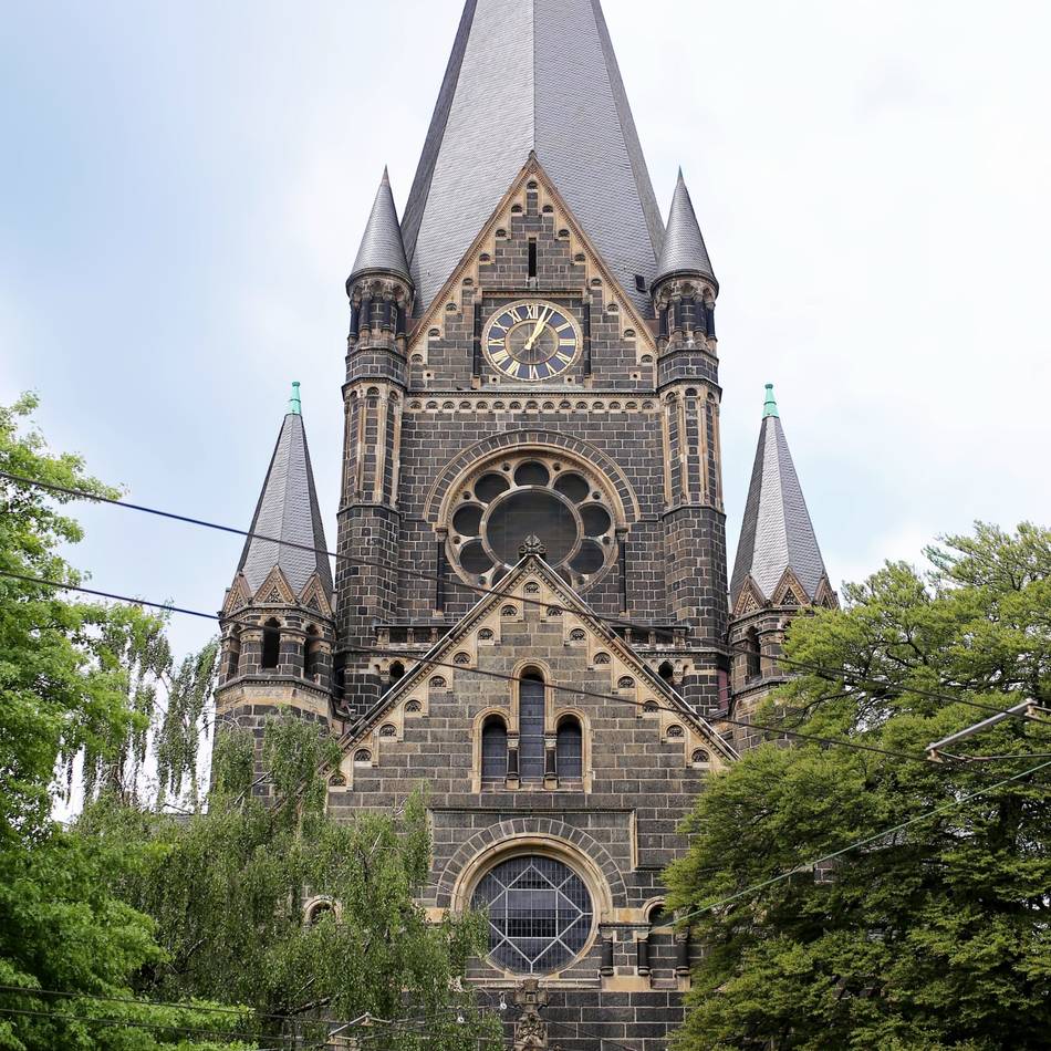 Kirchenschließung in Solingen: Wohnen, Veranstaltungen, Bücher – wie geht es mit der Lutherkirche nach 2030 weiter?