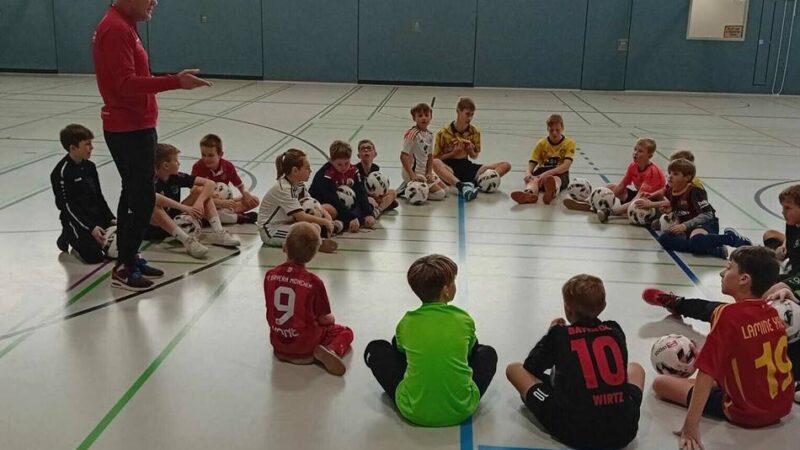 Ende Dezember in Rheinberg: SV Millingen bietet Fußballcamp mit Ex-Profi Bernd Hobsch
