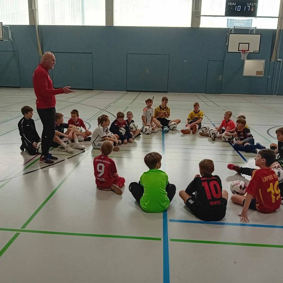 Ende Dezember in Rheinberg: SV Millingen bietet Fußballcamp mit Ex-Profi Bernd Hobsch