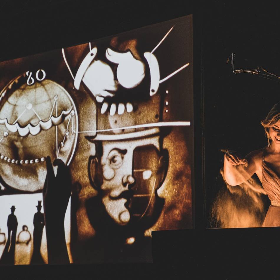Kunst aus Sand in der Stadthalle: Die „Königin der Sandbilder“ tritt in Kleve auf