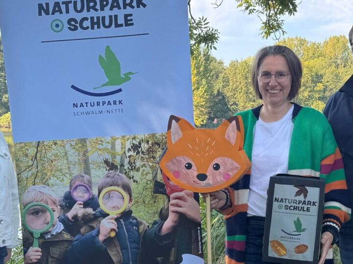 Materialien zur Außendarstellung: Nettetaler Naturpark-Schulen zeigen Flagge