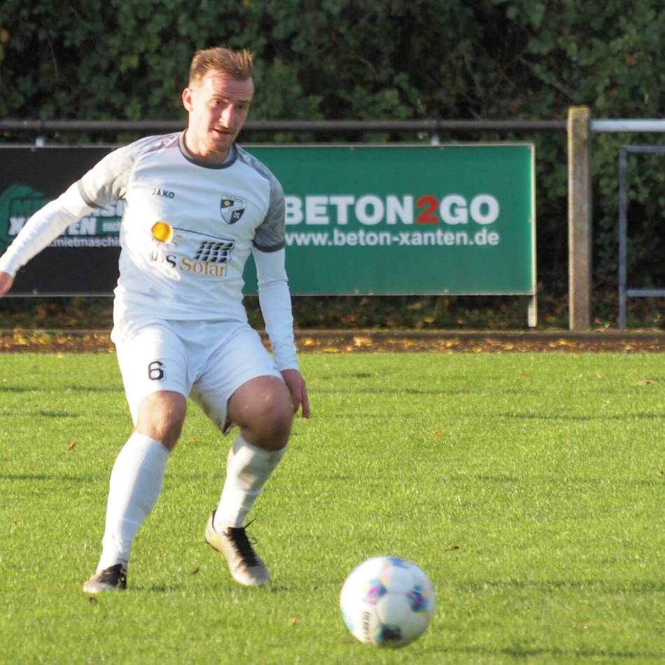 Sieben-Tore-Spektakel in der Bezirksliga: TuS Xanten jubelt über „schmutzigen“ Heimerfolg