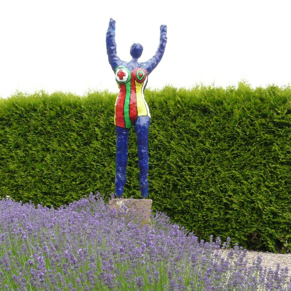 Kunstausstellung in Xanten: In Emilies Garten weihnachtet es schon sehr