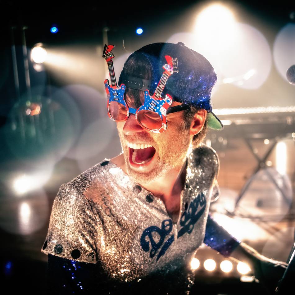 Piano-Tribute-Show in Leverkusen: „Elton & the Joels“ im Scala-Club