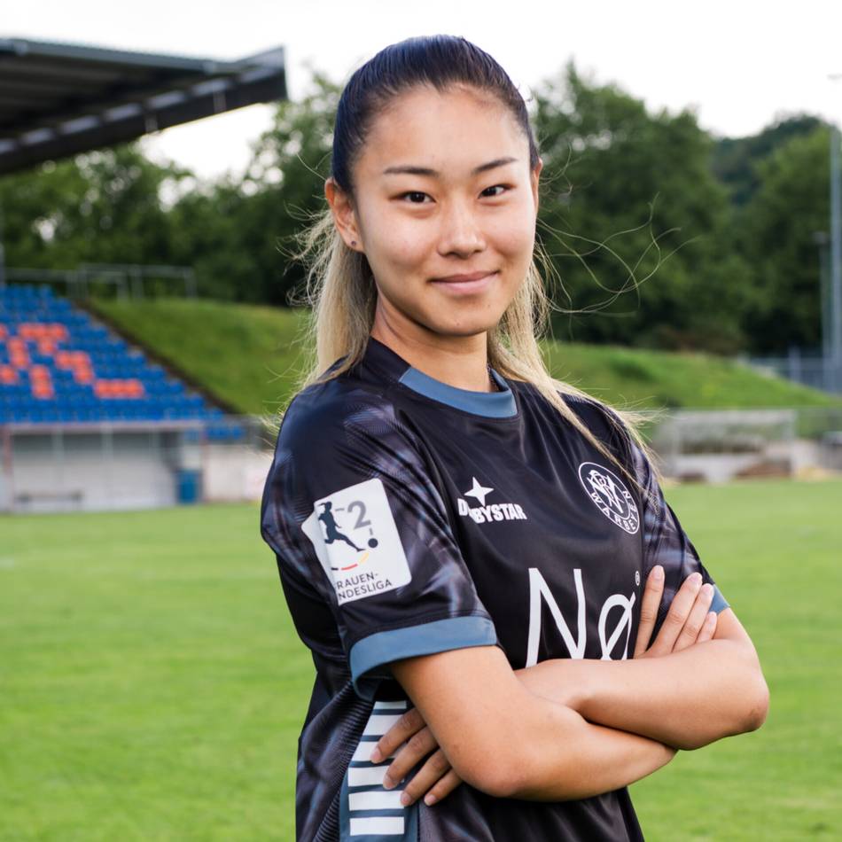 Neuzugang Akane Miyoshi: Eine Japanerin lässt den VfR Warbeyen ausflippen