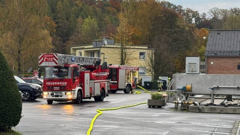 Einsatz in Hückeswagen: Rauch im Klärwerk – Feuerwehr rückt aus
