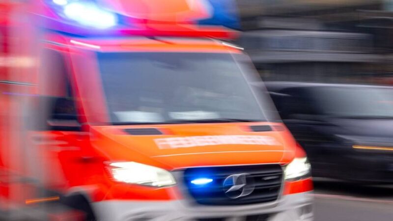 Unfall in Xanten: Rettungswagen kollidiert mit SUV – vier Verletzte