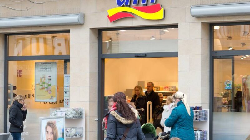 Aufregung in den Sozialen Medien: Nach Nacktfoto-Diebstahl und Vorfall in Düsseldorf – wie reagiert Dm?