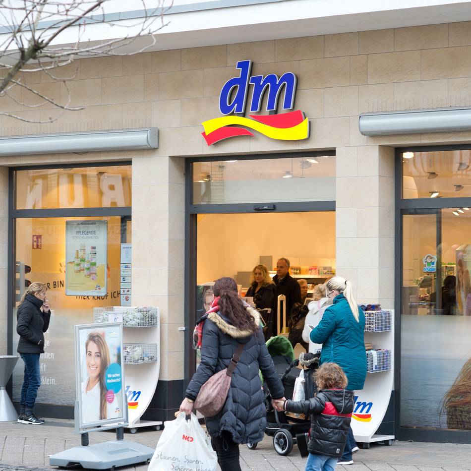 Aufregung in den Sozialen Medien: Nach Nacktfoto-Diebstahl und Vorfall in Düsseldorf – wie reagiert Dm?