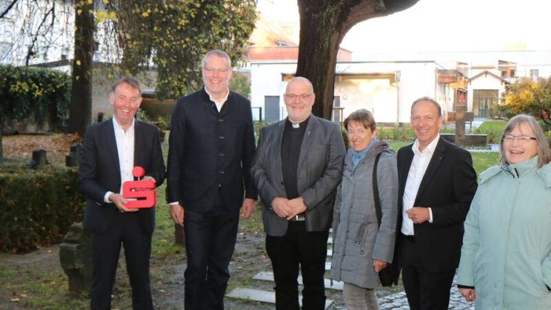 Friedhof hinter der Remigiuskirche in Viersen: Geheime Gruft bei Bauarbeiten entdeckt