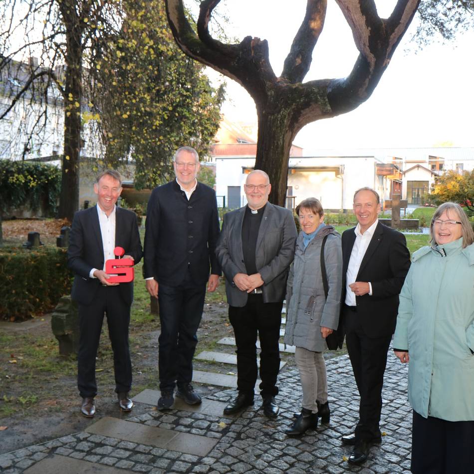 Friedhof hinter der Remigiuskirche in Viersen: Geheime Gruft bei Bauarbeiten entdeckt