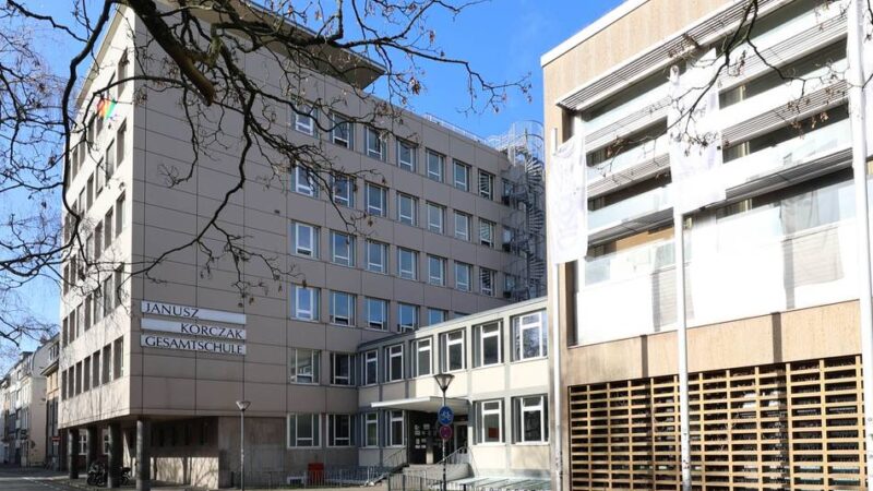 „Legen uns Steine in den Weg“: Zoff ums Schulhof-Parken in Neuss