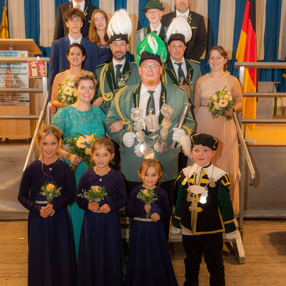 Spätkirmes in Kleinenbroich: Königsehrenabend im Festzelt nach zünftiger Feier in Lederhosen und Dirndl