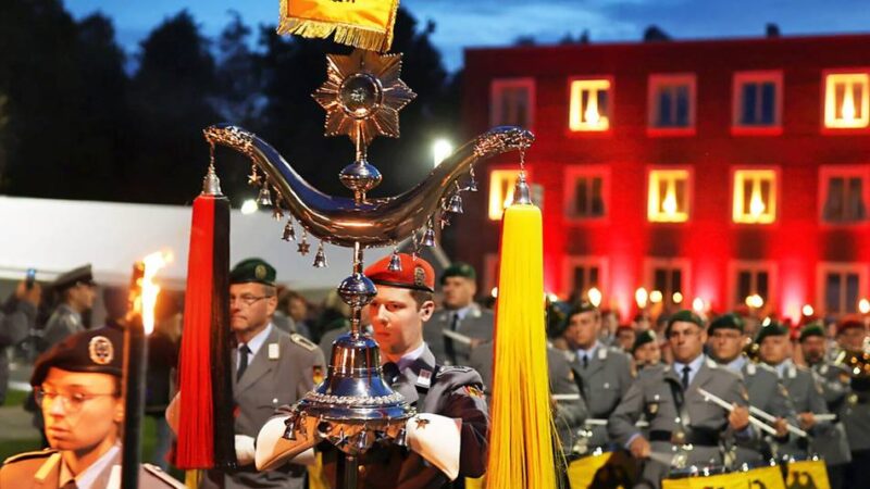 Musiksoldaten in Hilden: Großer Zapfenstreich in der Waldkaserne