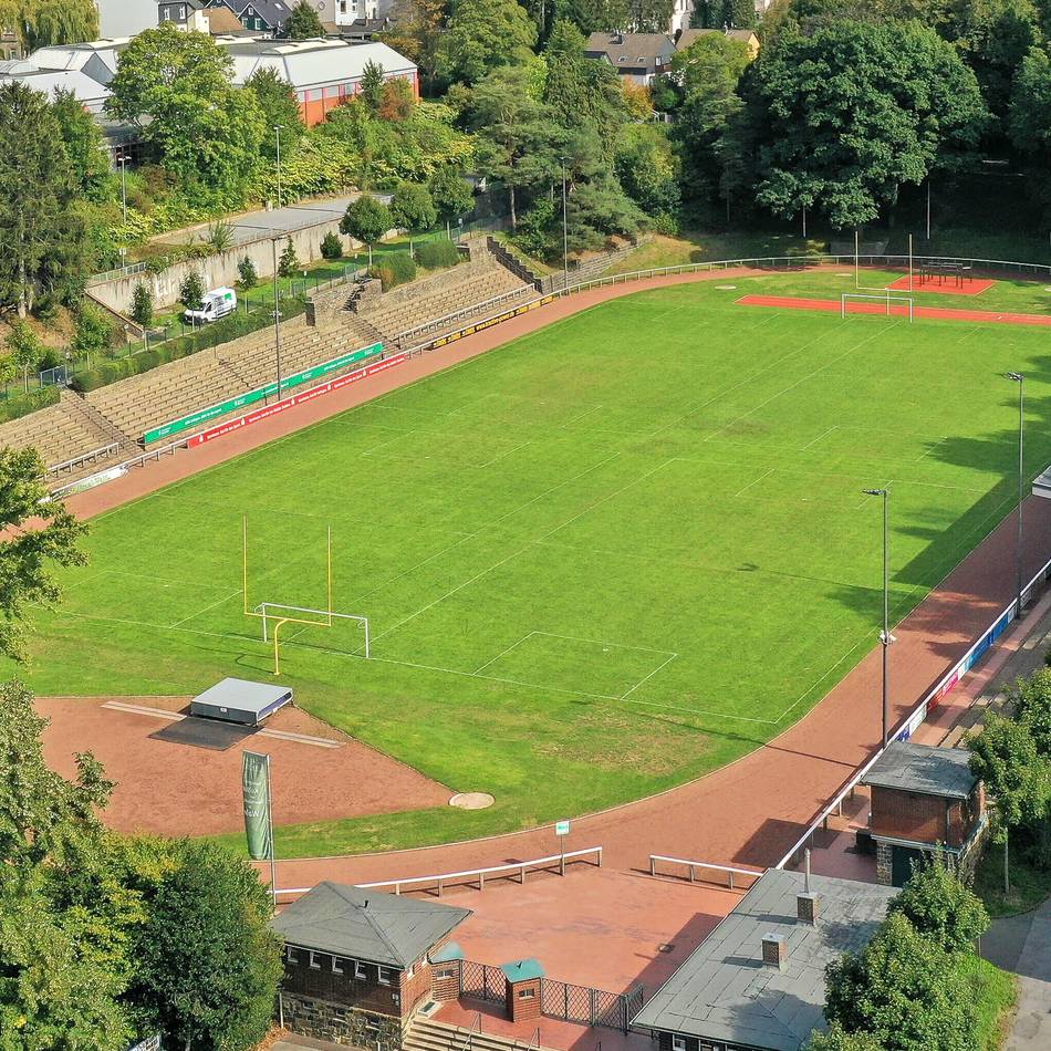 Neues Tribünendach: Baustart in Solinger Jahnkampfbahn erst 2026