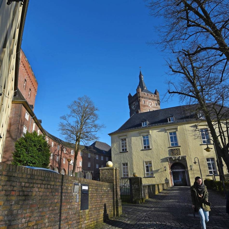 Sexueller Missbrauch an Enkeltochter: Großvater aus Rees muss hinter Gitter