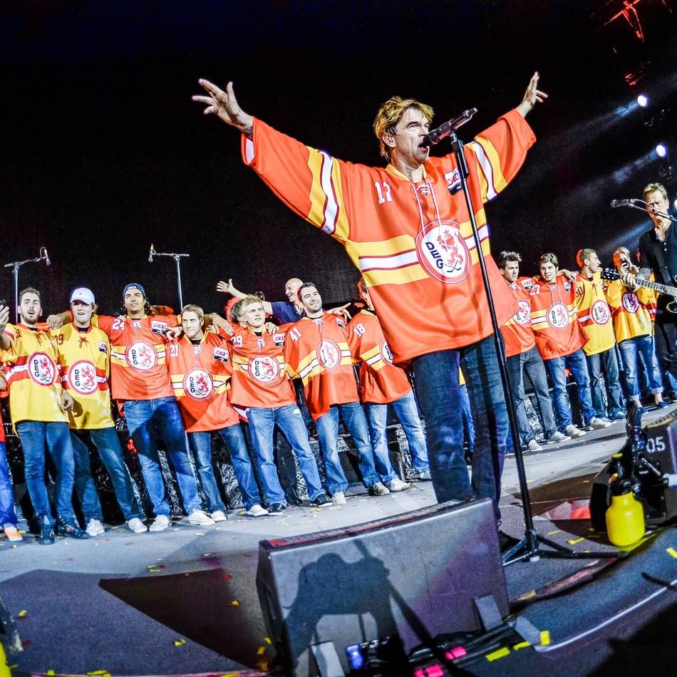 Gemeinsames Sondertrikot zum 90. Geburtstag: Die Toten Hosen helfen der Düsseldorfer EG einmal mehr