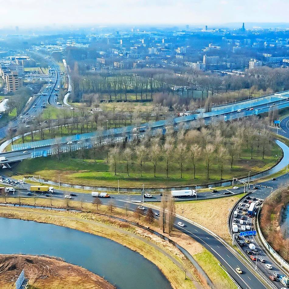 Bei Arnheim in Richtung Emmerich: Erdloch sorgt für Staus auf der Grenzautobahn A12