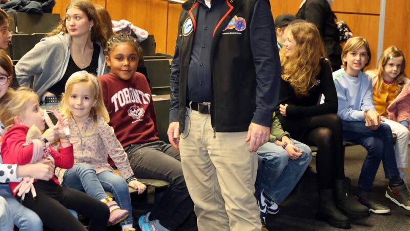 Austausch mit Mönchengladbacher Schülern: Reinhold Ewald zeigt Raumfahrt ganz nah