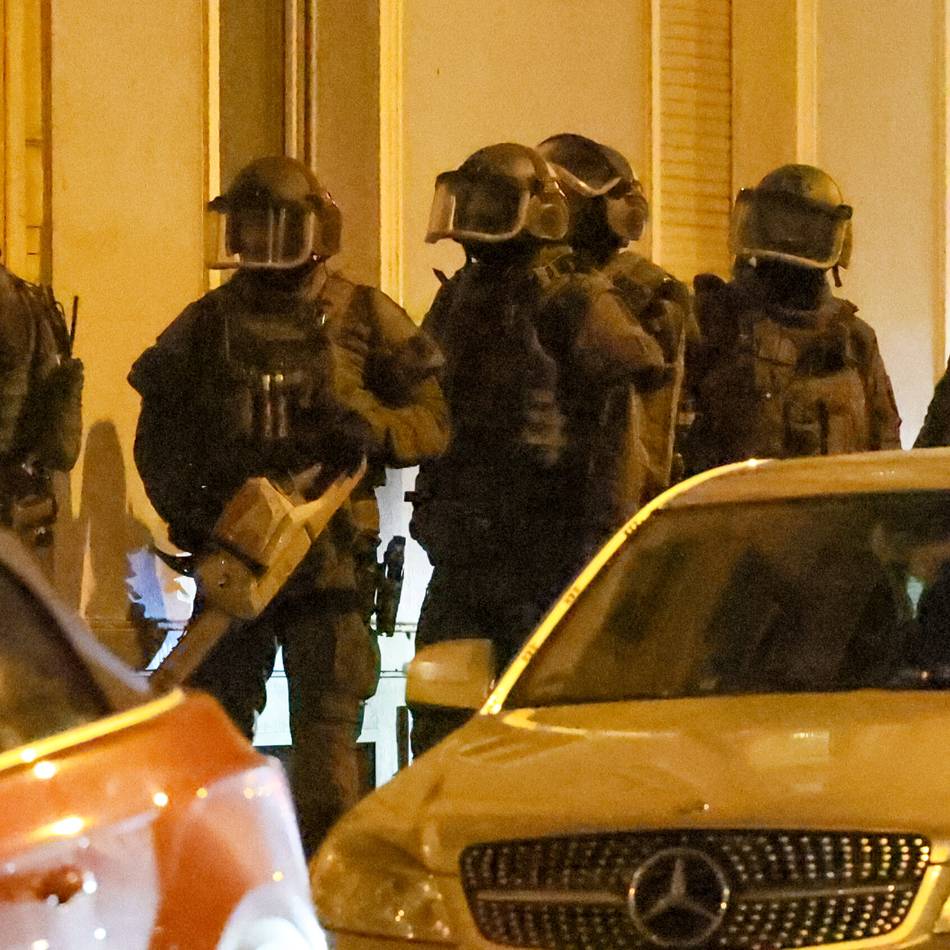 Razzia gegen Organisierte Kriminalität: Waffenfunde und Festnahmen nach SEK-Einsatz in Remscheid