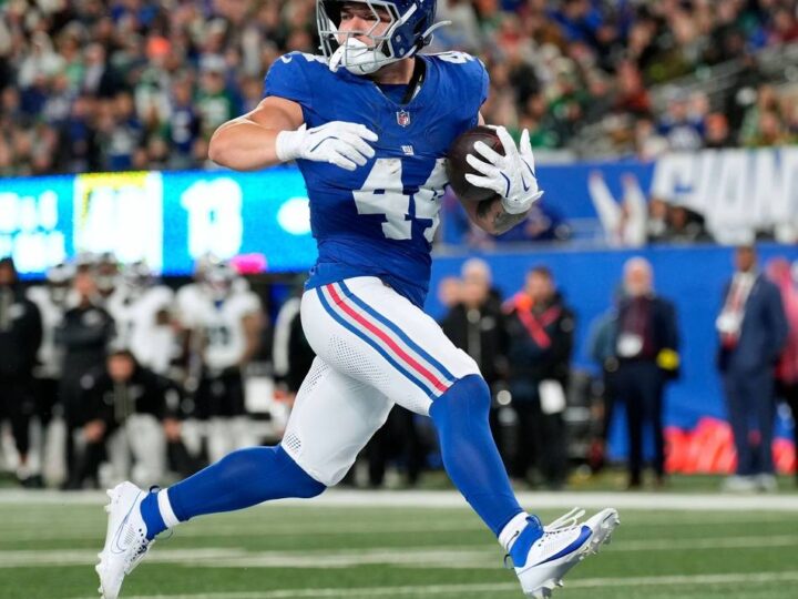 Skattebo mit drei Touchdowns: Giants überraschen Eagles zum zweiten Saisonsieg
