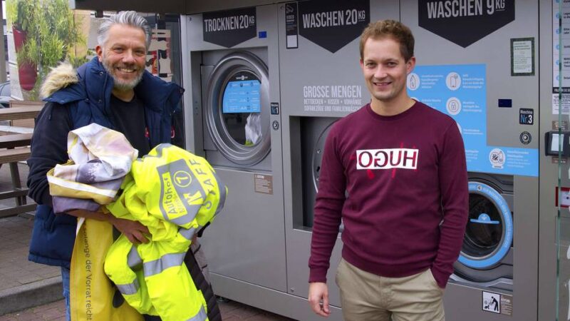 Am Total-Autohof in Rheinberg: Waschen in der XXL-Maschine