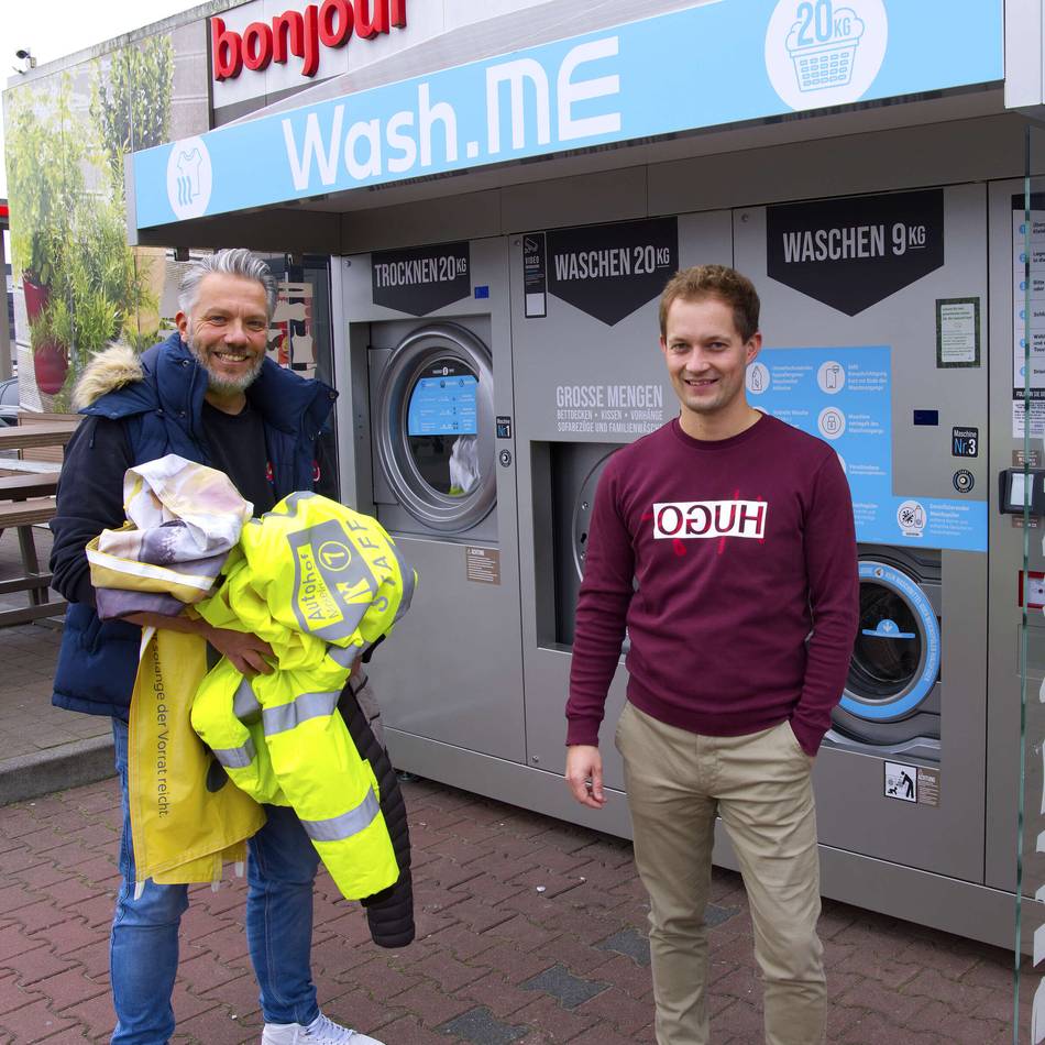 Am Total-Autohof in Rheinberg: Waschen in der XXL-Maschine
