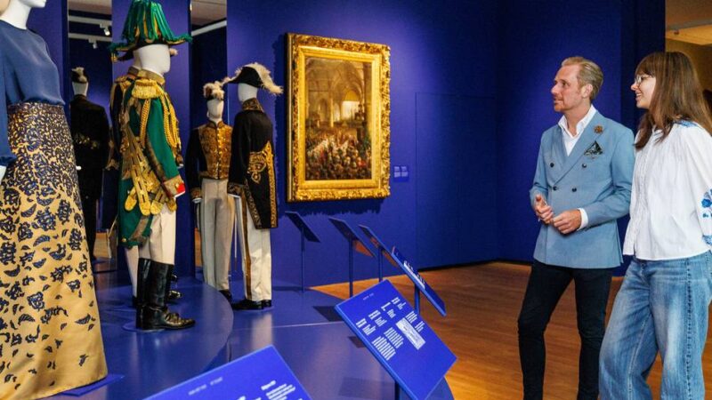 Niederländischer Hof im Fokus: Royale Eleganz im Wandel – neue Ausstellung im Paleis Het Loo eröffnet