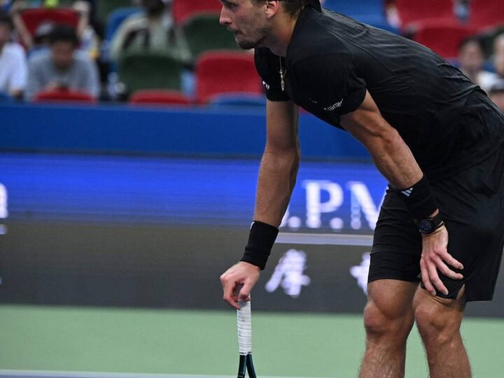 „Es ist echt ein Kampf“: Zverev muss wieder zum Arzt – Kritik an hartem Tennisjahr
