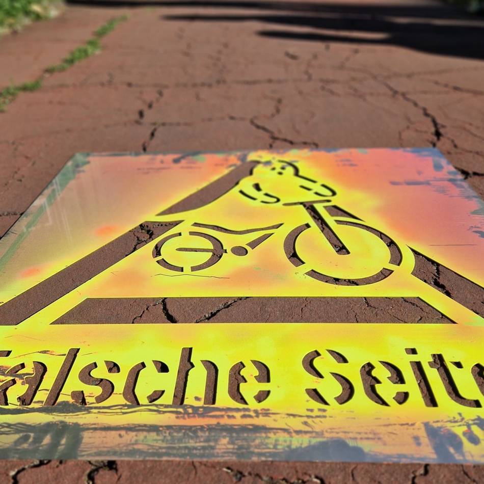 Viele Falschfahrer auf Radwegen in Leverkusen unterwegs: Zur Warnung – Stadt will Geisterradler aufsprühen