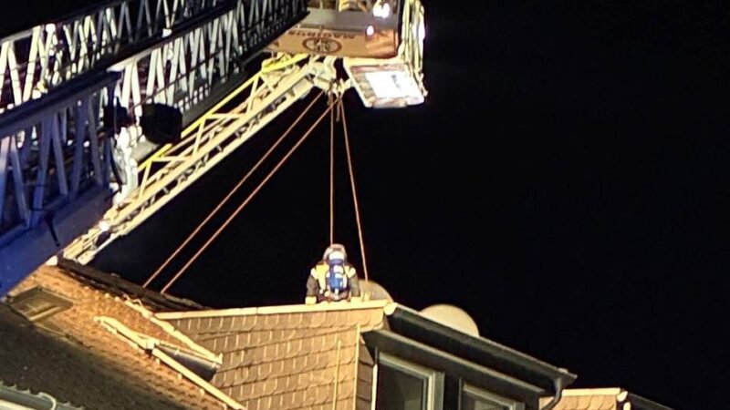 Einsatz in Willich: Feuerwehr löscht Brand in Dachgeschosswohnung