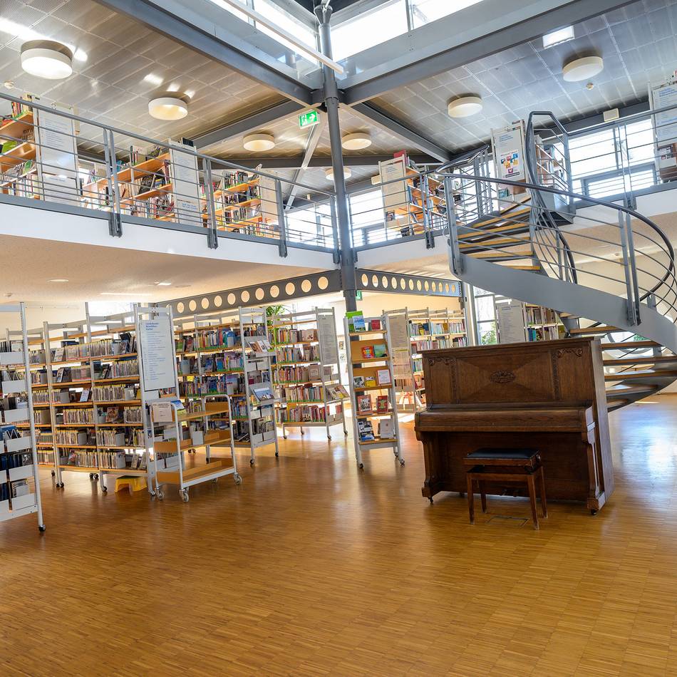 Programm der Stadtbibliothek in Dormagen: Kunstausstellung, Erzählcafé und abenteuerliche Geschichten