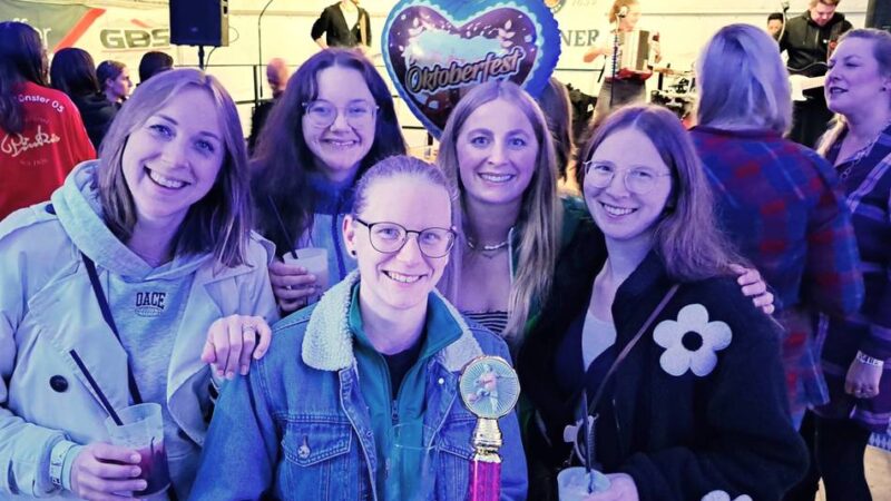 Oktoberfeststimmung auf dem Hückeswagener Sportplatz: RSV 09 feiert Wiesnfest mit „Kaschämm“