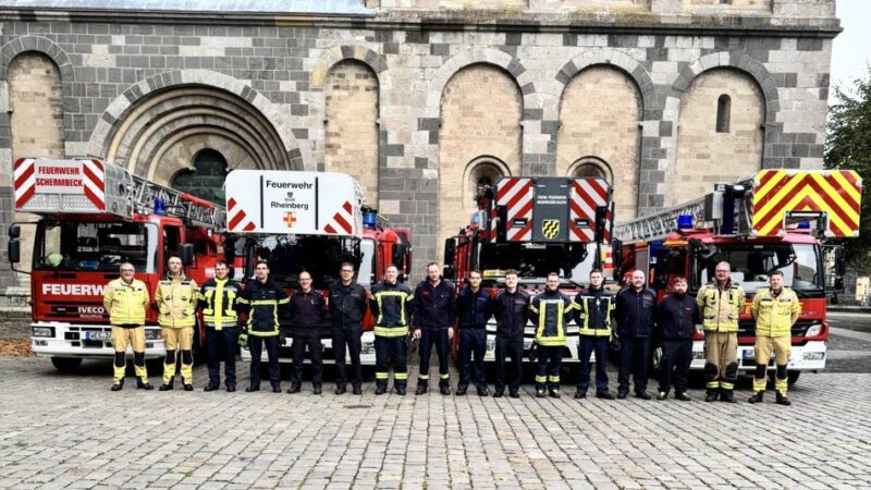 Lehrgang in Xanten: Feuerwehrleute zu Drehleitermaschinisten ausgebildet