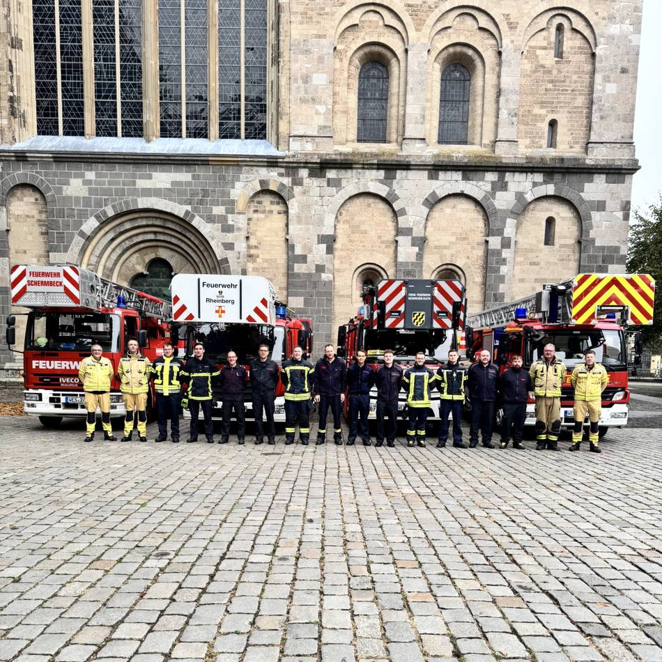 Lehrgang in Xanten: Feuerwehrleute zu Drehleitermaschinisten ausgebildet