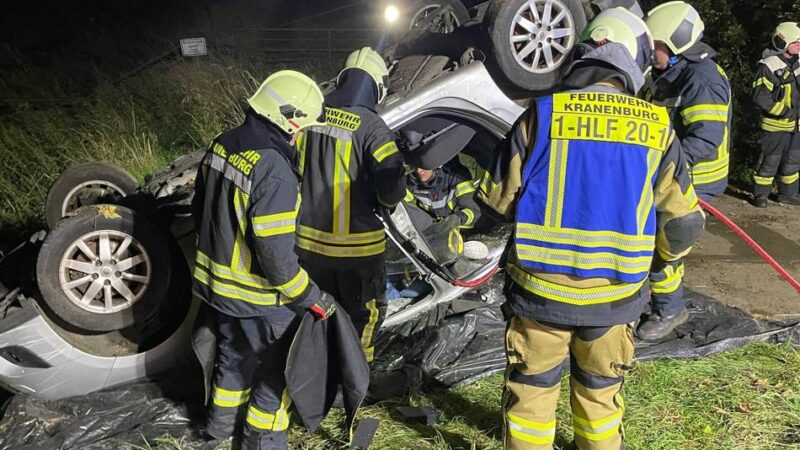 Scheunenbrand und Autounfall: So übt Kranenburgs Feuerwehr für den Ernstfall