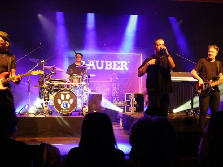 Auftritt von „Die Räuber“ in Jüchen  : Nähe, gute Laune und echte Emotionen