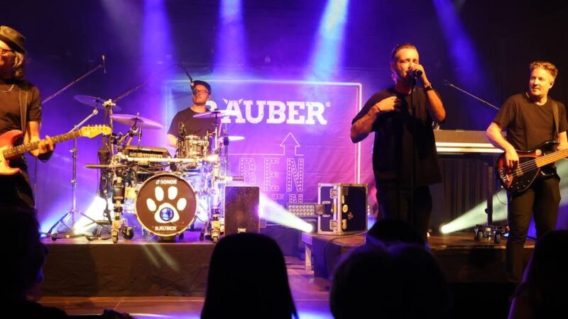 Auftritt von „Die Räuber“ in Jüchen  : Nähe, gute Laune und echte Emotionen