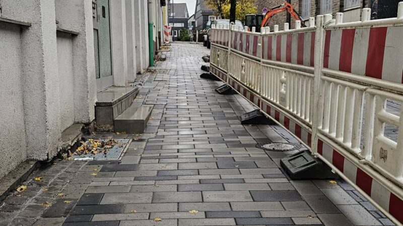 Baustelle Bischof-Bornewasser-Straße in Radevormwald: Leser kritisiert „Berg- und Talfahrt“ an neuem Gehweg
