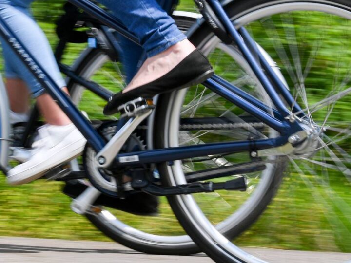 Hückeswagenerin vor dem Wipperfürther Amtsgericht: Autofahrerin (22) touchiert Radfahrer im Kreisverkehr
