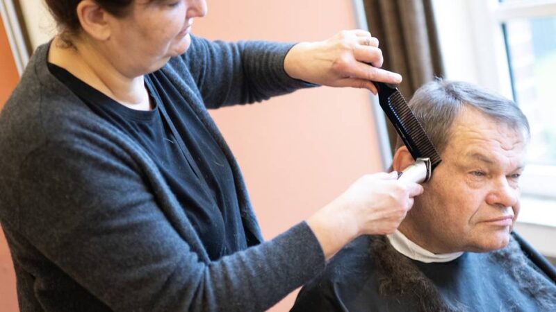 Wohlfühlsamstag in Holthausen: Rührende Aktion in Düsseldorf – „Es sind wirklich alle willkommen“