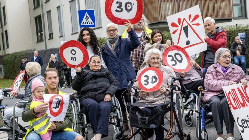 Tempo 30 in Neuss: Kinder und Senioren setzen „starkes Statement“ in Norf