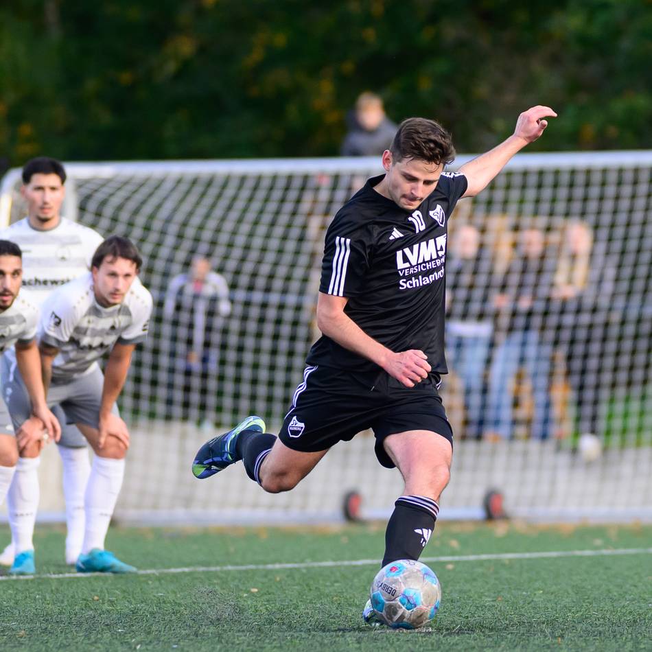 Landesliga-Partie ist lange unterbrochen: SV Budberg verliert Topspiel nach Verletzungsschock