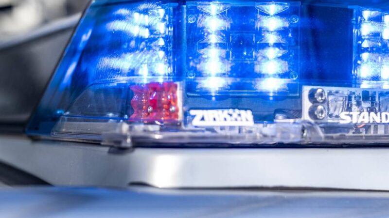 Polizei Mönchengladbach sucht Zeugen: Autofahrern aus Hardt fehlen die Kennzeichen