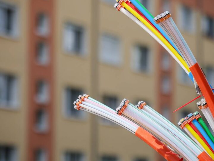 Bürgermeisterin will „mehr Bürgerfreundlichkeit“: Stadt Kaarst rüffelt Glasfaser-Firmen