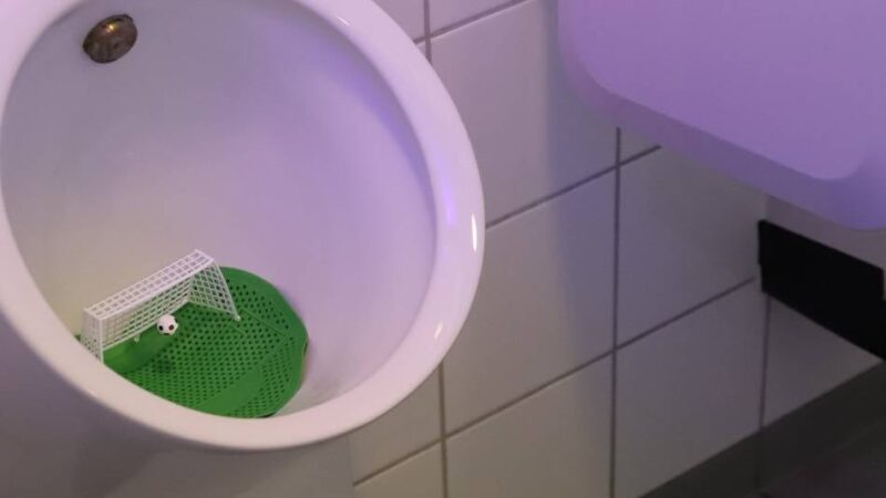 Überflutung mal anders: Überlaufendes Urinal löst Feuerwehreinsatz in Grevenbroich aus
