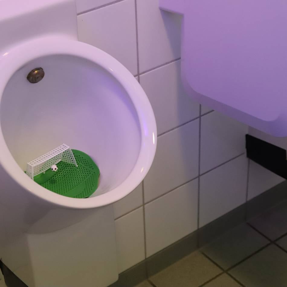 Überflutung mal anders: Überlaufendes Urinal löst Feuerwehreinsatz in Grevenbroich aus