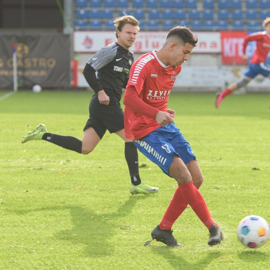 1:5 gegen die Sportfreunde Baumberg: Eine schmerzhafte Lehrstunde für das Schlusslicht 1. FC Kleve