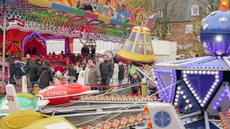 Volksfest in der Weberstadt: Fahrgeschäfte, Imbisse, Plüsch-Avocados – Herbstkirmes läuft in Goch noch bis Dienstag