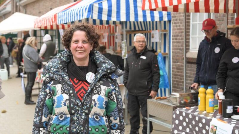 16 Stände waren dabei: Herbstfest des Fördervereins Bedburger Begegnungspark fand diesmal am Gutshof statt